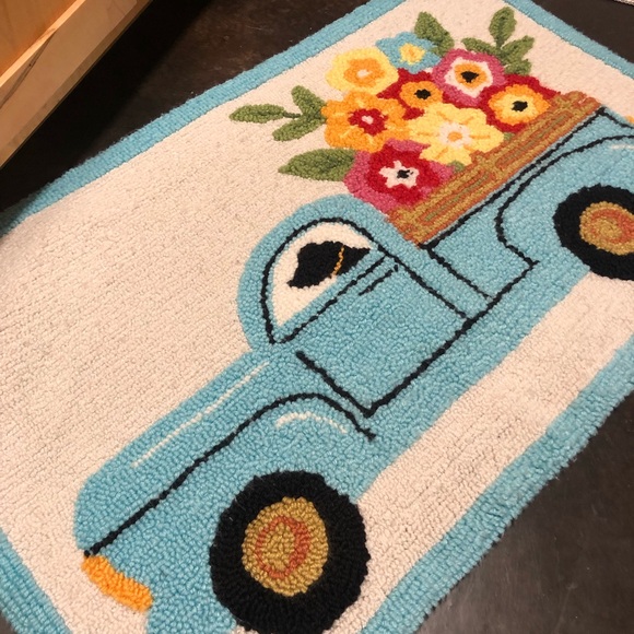 Adorable Hand Hooked Rug - Lab Driving Pickup With Flowers. - Picture 3 of 4